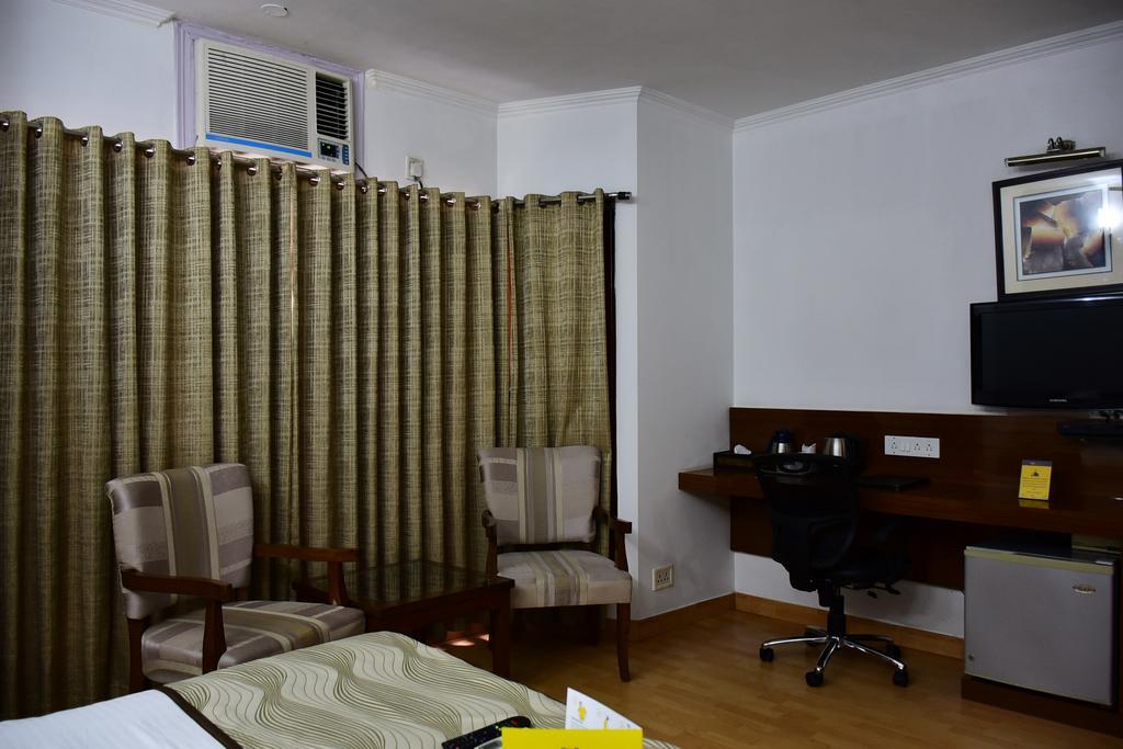 Hotel Windsor Castle Cyber City 古尔冈 外观 照片