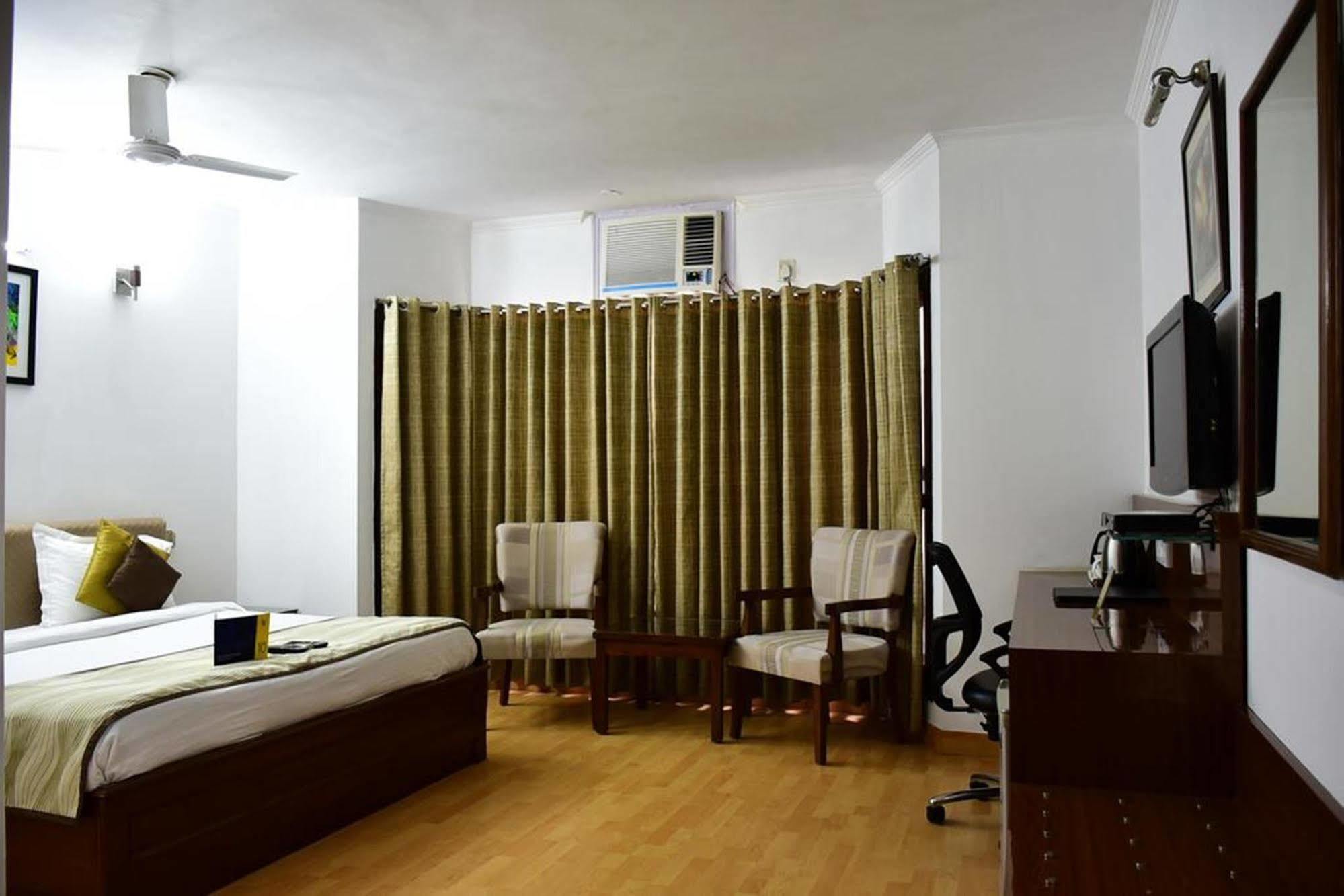 Hotel Windsor Castle Cyber City 古尔冈 外观 照片